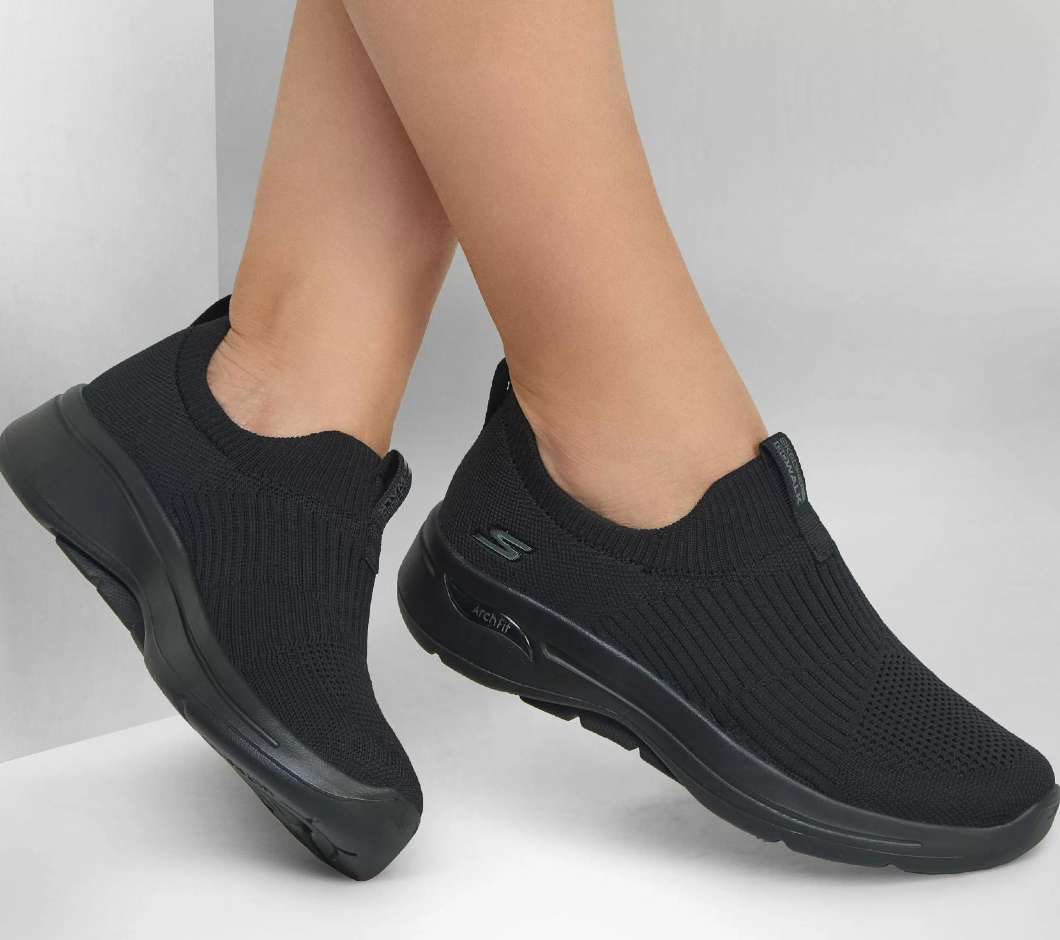 Calçado Sem Atacadores | Sapatilhas Casuais | SKECHERS GO WALK Arch Fit - Iconic PRETO